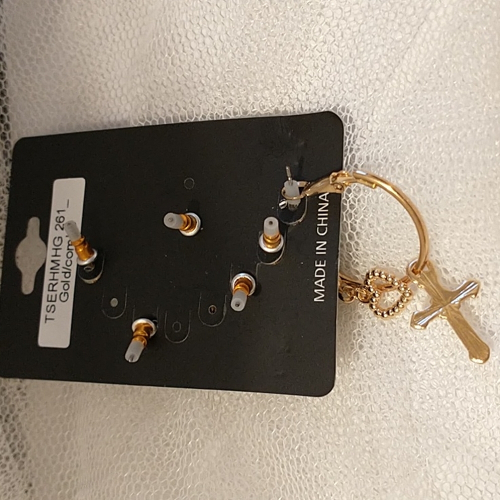 6 Piece Gold Earring Set! - Picture 2 of 9